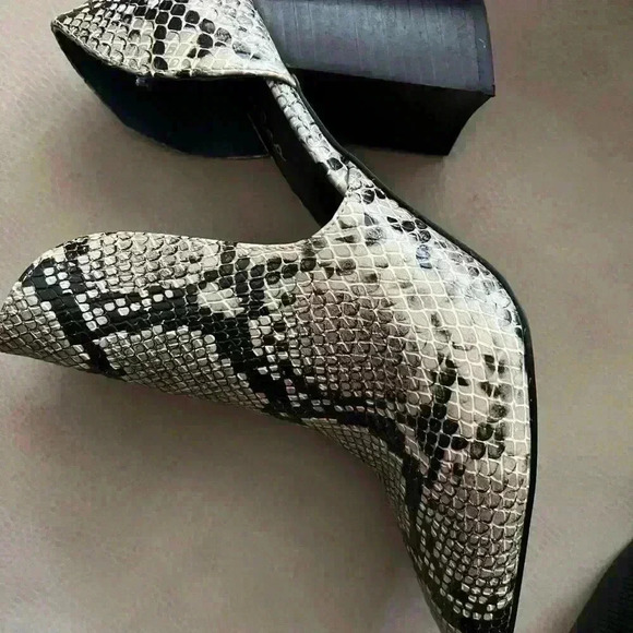 Charles David Faux Snake Skin Heel Booties 8.5 - Picture 6 of 10